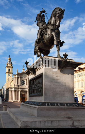 Emanuele Filiberto estatua en la Piazza San Carlo Turín Piamonte Italia Foto de stock