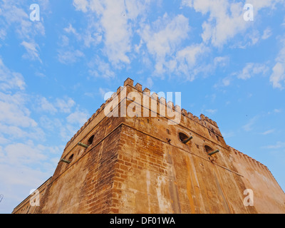 Muros protectores de la Kasbah de los Udayas en la antigua medina de Rabat, Marruecos, África Foto de stock