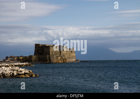El Castel dell'Ovo, Nápoles, Italia Foto de stock