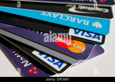 Cerrar varias selecciones de Mastercard Barclays Barclaycard Visa Natwest tarjeta de crédito bancaria de plástico