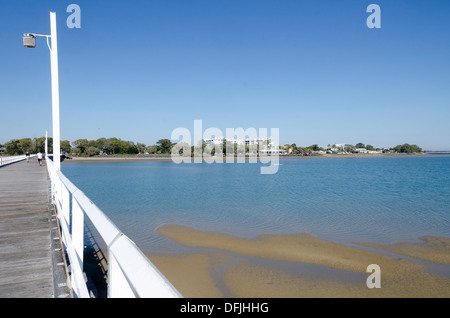 Embarcadero y litoral en Hervey Bay, Queensland, Australia Foto de stock