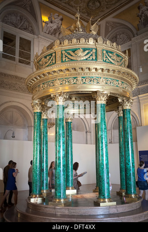 Kiosque con columnas malaquitas, el Palacio de Invierno, el Museo Estatal Hermitage, San Petersburgo, Rusia
