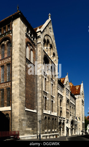 Edificio de los Archivos Nacionales de Hungría, Budapest, Distrito del Castillo Foto de stock