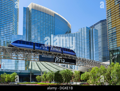 El Aria Express monorail delante del Aria Resort and Casino, Las Vegas, Nevada, EE.UU.