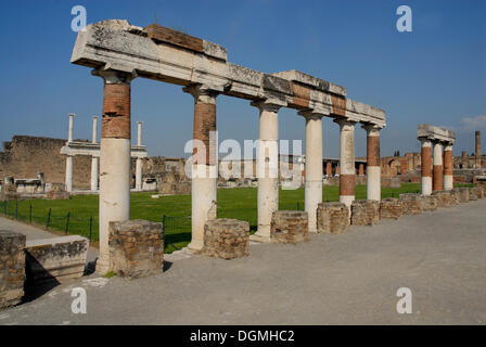 El Foro, en la plaza de Pompeya, Italia, Europa