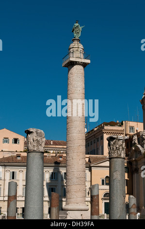La Columna de Trajano, Roma, Italia Foto de stock