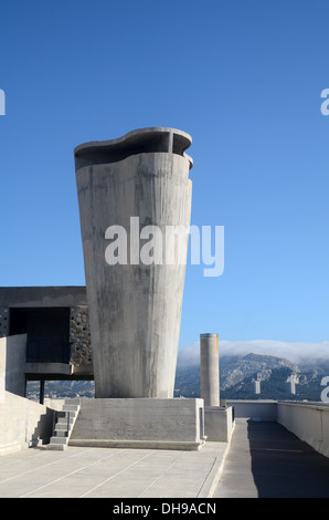 Eje de ventilación de hormigón de la Unité d'Habitation o Cité Radieuse diseñado por le Corbusier Marseille Provence France Foto de stock