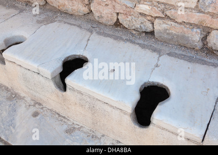 Antiguas letrinas públicas romanas en éfeso, Antik genel tuvalet Latrin