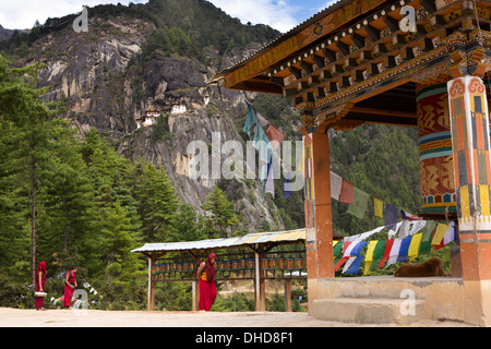Bhután, Paro valle, monjes de Taktsang (Tiger's Nest) monasterio viewpoint ruedas de oración