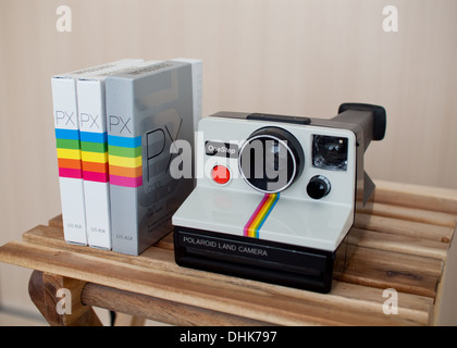 Rainbow stripe polaroid camera fotografías e alta resolución -