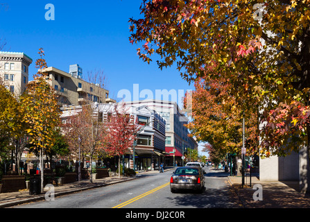 Haywood Street, en el centro de la ciudad de Asheville, Carolina del Norte, EE.UU. Foto de stock