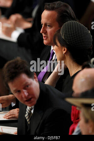 El Primer Ministro Británico David Cameron (arriba), su esposa Samantha (C) y el Viceprimer Ministro Nick Clegg (abajo) de asistir a un servicio de acción de gracias para celebrar el Jubileo de Diamantes de la reina en la Catedral de San Pablo en Londres el 5 de junio de 2012. Cuatro días de nationw