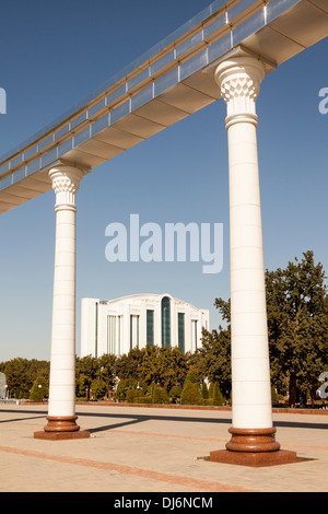 Ezgulik Arco de la independencia, la Plaza de la independencia, Mustakillik Maydoni y complejo de negocios Poytaht, Tashkent, Uzbekistán