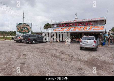 Un almacén de cítricos en la carretera estatal 27 en Clermont, Florida, EE.UU. Foto de stock