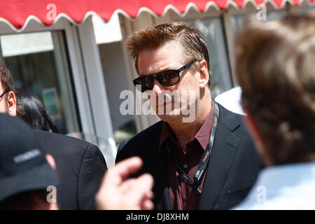 Alec Baldwin en la Croisette durante la 65ª edición del Festival de Cine de Cannes. Cannes, Francia - 19.05.12