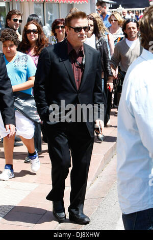 Alec Baldwin en la Croisette durante la 65ª edición del Festival de Cine de Cannes. Cannes, Francia - 19.05.12