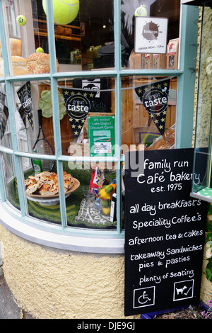 La ventana del Apple pie comer House, Café y Panadería en Rydal Road en Ambleside, el Distrito de los Lagos, Cumbria, Inglaterra, Reino Unido Foto de stock