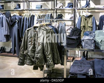 Zara España S.A. en la Quinta Avenida, en la ciudad de Nueva York  Fotografía de stock - Alamy