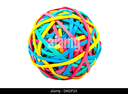 Una bola compuesta de caucho/bandas elásticas sobre un fondo blanco.