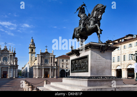 Emanuele Filiberto estatua y Santa Cristina y San Carlo Iglesias en Piazza San Carlo, Turín, Piamonte, Italia, Europa Foto de stock