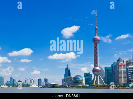 Skyline de Shanghai Pudong con perla de China, República Popular de China, Asia