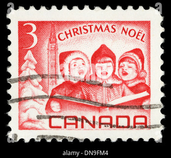 Canadá - circa 1967: sellos postales impresas en Canadá, muestra a niños cantando y Peace Tower, Ottawa, circa 1967