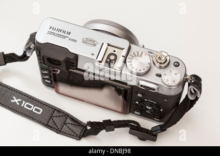 Fujifilm X100 tradicional estilo retro cámara digital compacta placa superior con marca Foto de stock