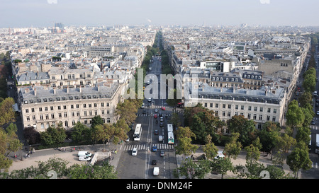 París, Francia, el paisaje urbano de París con la Avenue de Wagram