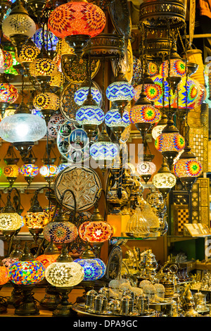 Mostrar Lámparas, el Gran Bazar de Estambul, Turquía Foto de stock