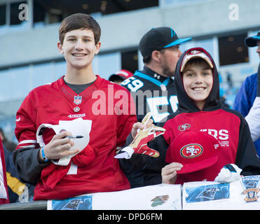 Eric Dane dejando tienda Barneys New York en Beverly Hills, vistiendo un  sombrero de los 49ers de San Francisco, Los Angeles, California - 21.12.11  Fotografía de stock - Alamy