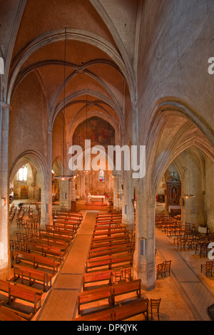 Eglise Saint Symphorien en la ciudad de Tours, Francia. Foto de stock