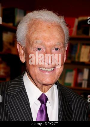 Abr 09, 2009 - Nueva York, Nueva York, EE.UU. - El ex-presentador de "El precio es justo, Bob Barker, promueve su nuevo libro "valiosos recuerdos' celebrada en Borders Books Park Avenue. (Crédito de la imagen: Â© Nancy Kaszerman/ZUMA Press) Foto de stock