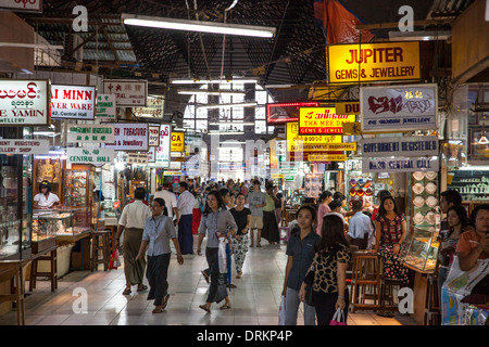 Gem y Joyeria con tiendas en el mercado Bogyoke Aung San, Yangon, Myanmar Foto de stock