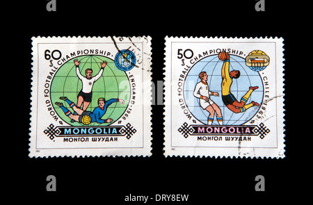 Copa Mundial de Fútbol de sellos conmemorativos de Mongolia mostrando Inglaterra 1966 y Chile 1962 y publicado por primera vez el 25/4/1982
