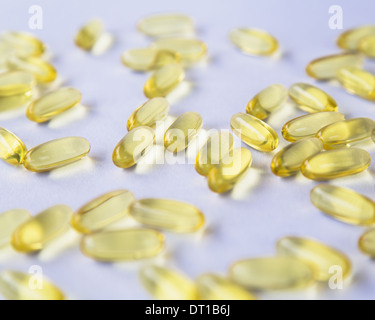 Proporcionar el aceite de pescado omega-3 en cápsulas softgel