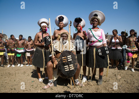 Zulu esposo Milton Mbele contrae matrimonio con sus cuatro novias ...