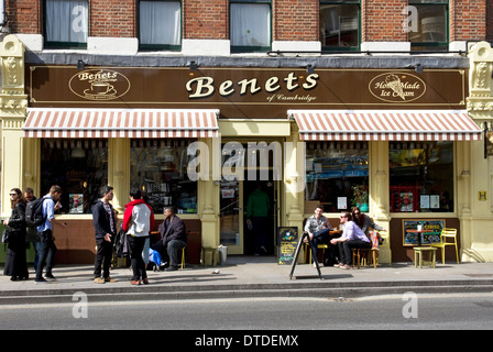 Benets de Cambridge cafetería/restaurante/ heladería, en Bethnal Green Road (parte superior de Brick Lane), Shoreditch, Londres, Reino Unido. Foto de stock