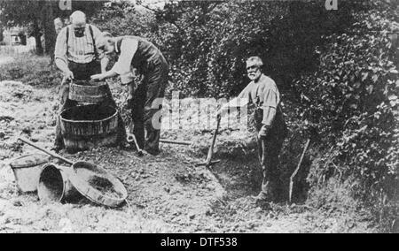 En las excavaciones de Piltdown circa 1913 Foto de stock