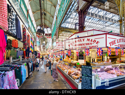Halifax el Mercado Borough Market en el centro de la ciudad de Halifax, West Yorkshire, Inglaterra, Reino Unido. Foto de stock