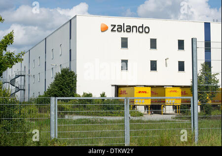 Anuncio Bienes solo Zalando logistics center brieselang fotografías e imágenes de alta  resolución - Alamy