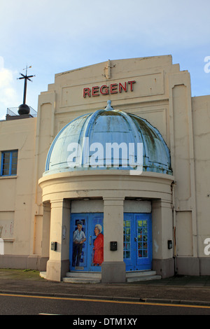 El Regent art deco edificio cine cerró 2008 en la ciudad costera de Deal, Kent, Inglaterra, Reino Unido. Foto de stock