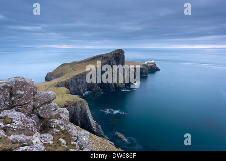 Neist Point, el punto más al oeste en la Isla de Skye, Hébridas interiores, en Escocia. Invierno (diciembre de 2013). Foto de stock