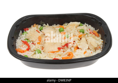 https://l450v.alamy.com/450ves/dw83np/comodidad-comida-china-pollo-arroz-y-verduras-en-una-bandeja-de-plastico-aislado-contra-un-blanco-dw83np.jpg