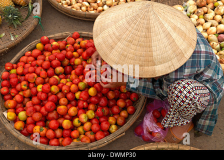 Mercado Dong Ba, Hue, Vietnam, Indochina, en el sudeste de Asia, Asia Foto de stock
