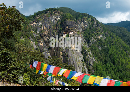 Cliff con el Tiger's Nest Monasterio, Monasterio de Taktsang Palphug Taktsang, Paro, Bhután
