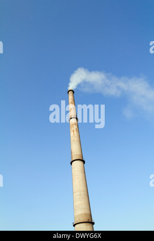 Fábrica de plantas de energía contaminantes indio Foto de stock