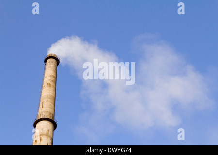 Fábrica de plantas de energía contaminantes indio Foto de stock