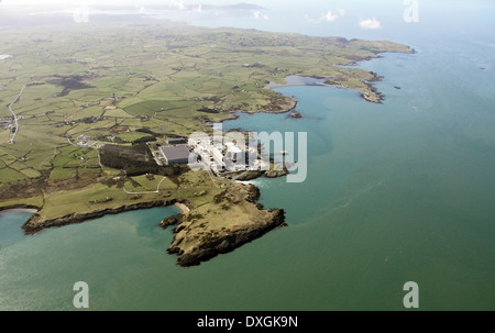 Vista aérea de la Central Nuclear de Wylfa en Anglesey Foto de stock