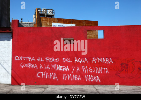 Graffiti protestando contra la utilización de los recursos hídricos por Paguanta y otros proyectos mineros, Iquique, I Región, Chile