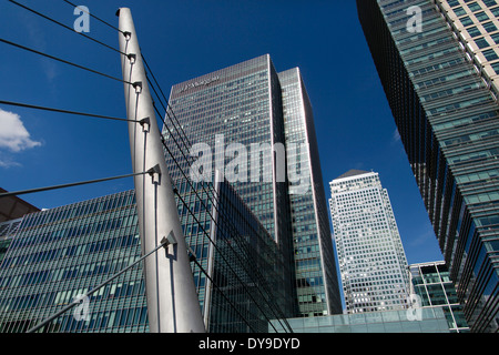 Reino Unido, Londres, una imagen muestra una vista general de los rascacielos en Canary Wharf en Londres el 10 de abril de 2014. Foto de stock